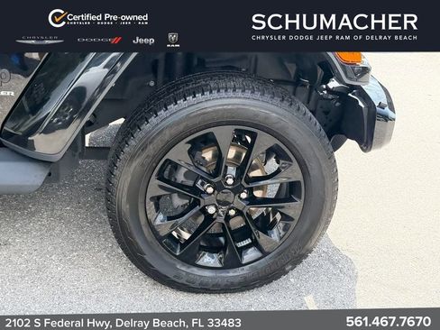 Used 2023 Jeep Wrangler Unlimited Sahara AWD/4WD image 9