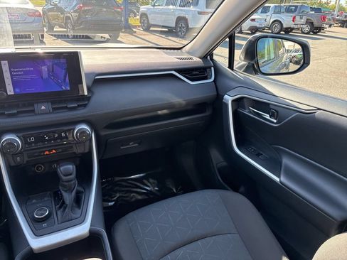 Used 2024 Toyota RAV4 XLE AWD/4WD image 11