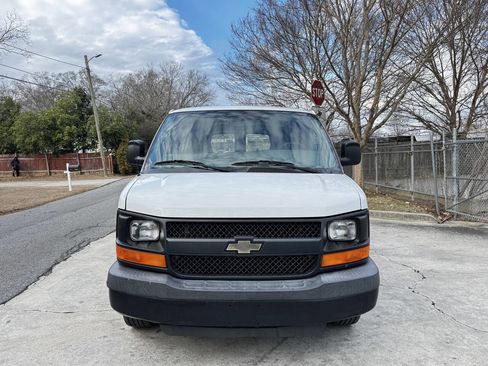 Used 2016 Chevrolet Express 2500 image 2