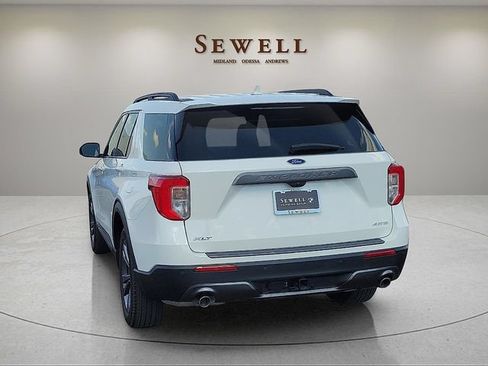Used 2023 Ford Explorer XLT w/ Equipment Group 202A AWD/4WD image 3