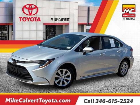 Certified 2025 Toyota Corolla LE FWD image 1