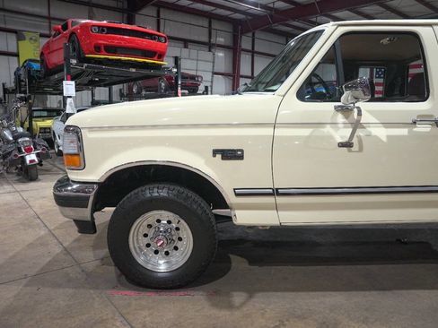 Used 1993 Ford F150 XL AWD/4WD image 3