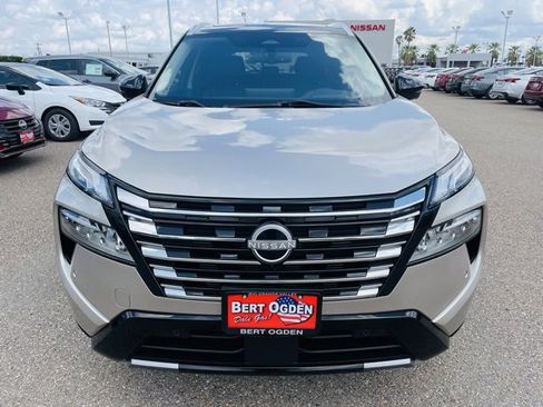 Used 2024 Nissan Rogue Platinum w/ Platinum Premium Package image 2