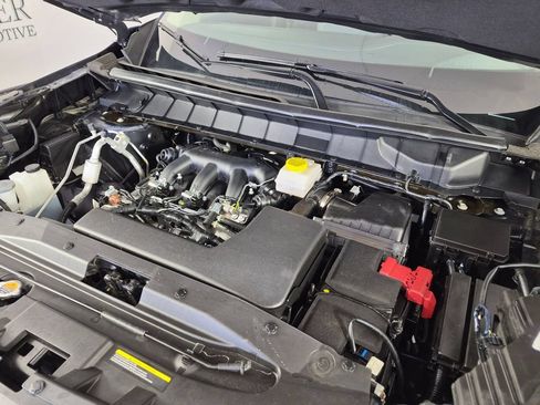 Used 2025 Nissan Pathfinder SV w/ SV Premium Package FWD image 37