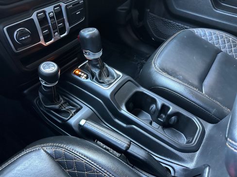 Used 2023 Jeep Wrangler Unlimited Sahara AWD/4WD image 24
