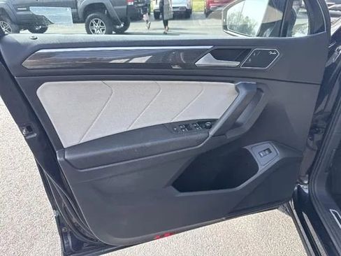 Used 2019 Volkswagen Tiguan SEL Premium w/ 3rd Row Seat Package AWD/4WD image 8