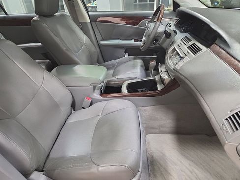 Used 2010 Toyota Avalon Limited image 21