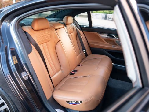 Used 2018 BMW 750i RWD image 18