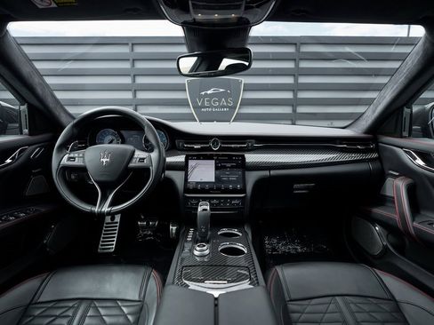 Used 2021 Maserati Quattroporte Trofeo image 3