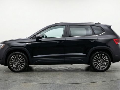 Used 2025 Volkswagen Taos SE image 5