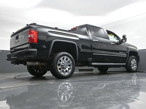 Used 2019 GMC Sierra 2500 Denali w/ Duramax Plus Package AWD/4WD image 34