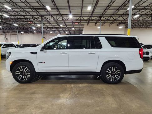 Used 2023 GMC Yukon XL AT4 image 7