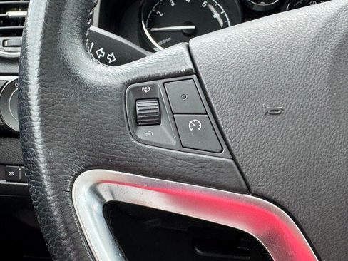 Used 2013 Chevrolet Captiva Sport LTZ FWD image 16
