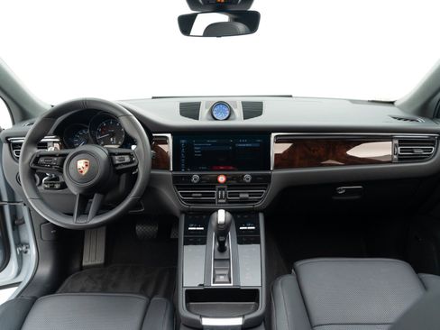 Certified 2025 Porsche Macan image 29