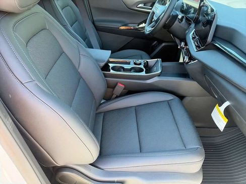 New 2026 Chevrolet Equinox LT w/ Convenience Package II FWD image 9