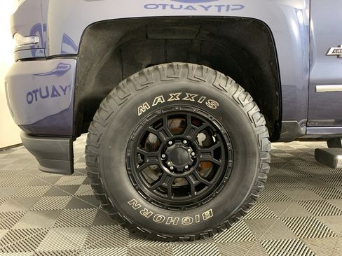 Used 2018 Chevrolet Silverado 1500 LTZ Z71 w/ Centennial Edition AWD/4WD image 9
