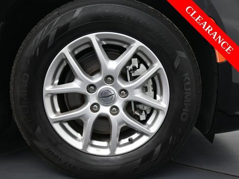 Used 2024 Chrysler Pacifica Touring-L image 11