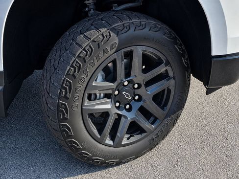 Used 2024 Chevrolet Silverado 1500 LT Trail Boss w/ LT Trail Boss Premium Package AWD/4WD image 13