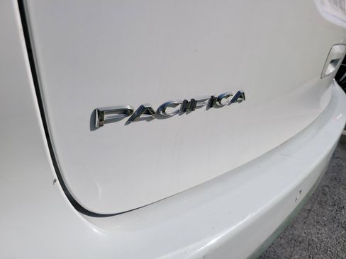 Used 2020 Chrysler Pacifica Limited image 7