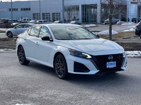 New 2025 Nissan Altima 2.5 SR image 3