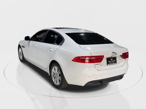 Used 2018 Jaguar XE Premium image 9