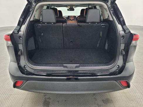Used 2021 Toyota Highlander XLE image 29