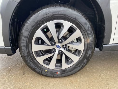 Used 2025 Subaru Outback Premium w/ Popular Package #1A image 10