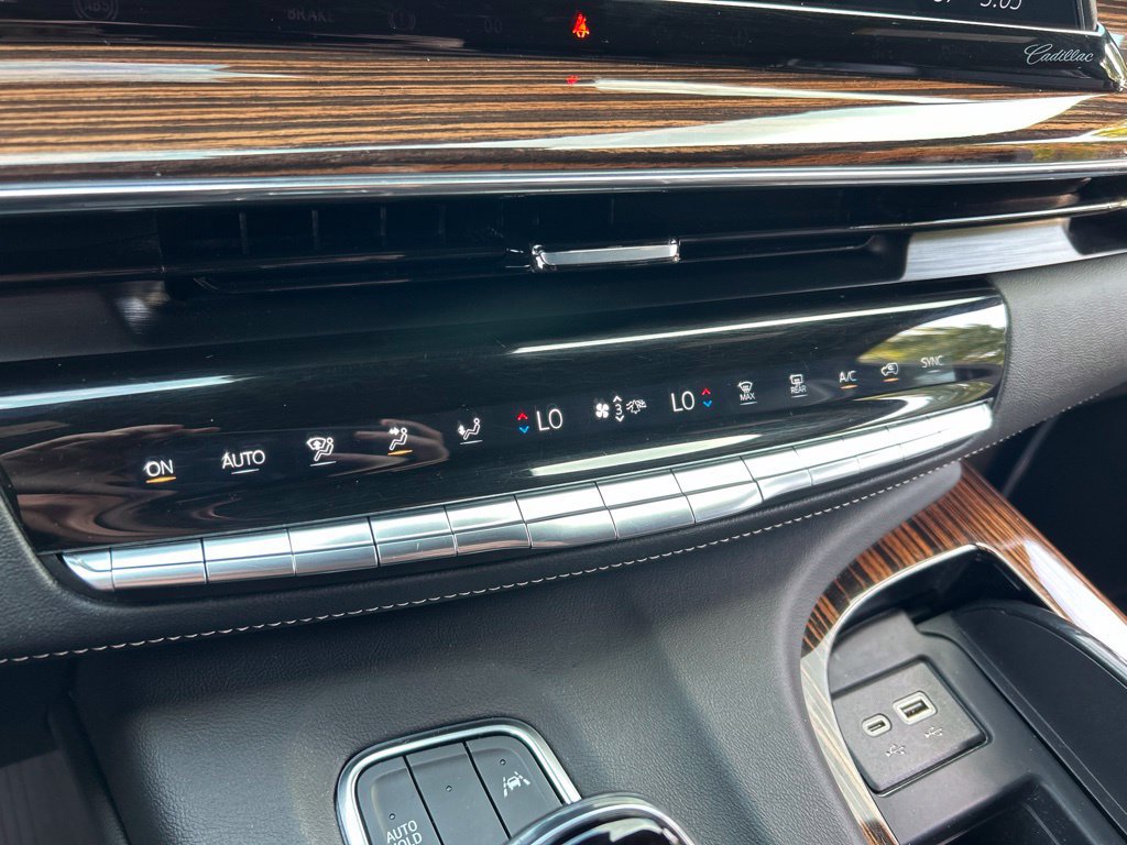 Used 2021 Cadillac Escalade ESV Premium Luxury w/ LPO, Radiant Package AWD/4WD image 34