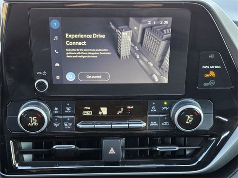 Used 2024 Toyota Highlander LE image 13