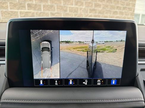 Used 2023 Chevrolet Tahoe Z71 w/ Z71 Off-Road Package AWD/4WD image 27