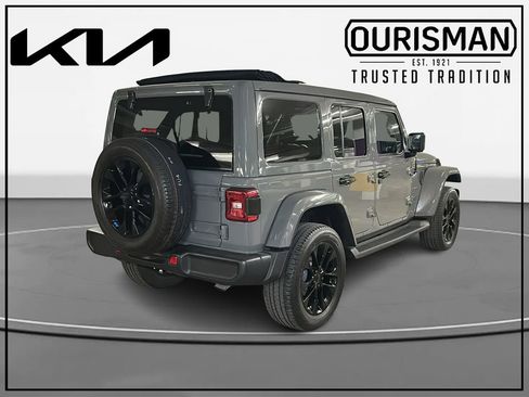 Used 2023 Jeep Wrangler Unlimited Sahara w/ Cold Weather Group AWD/4WD image 4