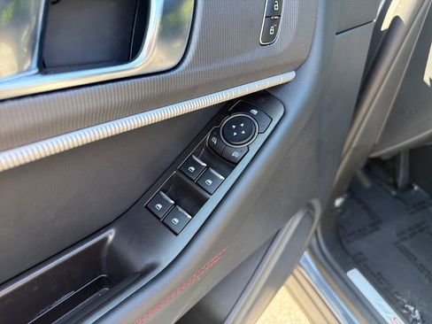 Used 2025 Ford Explorer ST-Line w/ ST-Line Street Pack AWD/4WD image 14