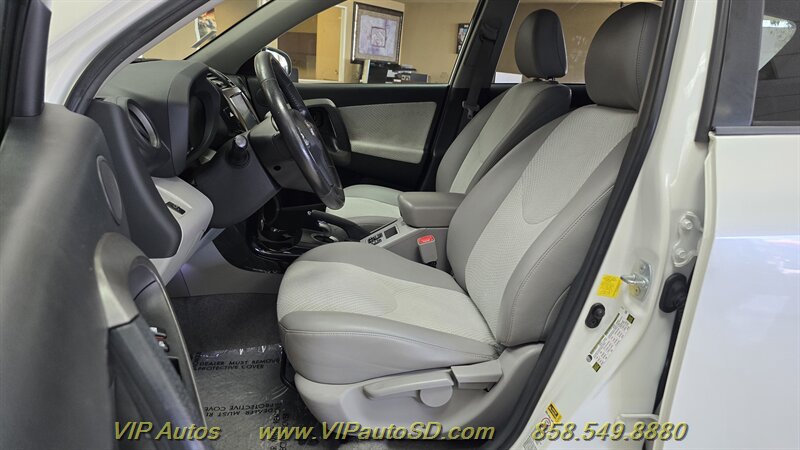 Used 2013 Toyota RAV4 EV FWD image 15