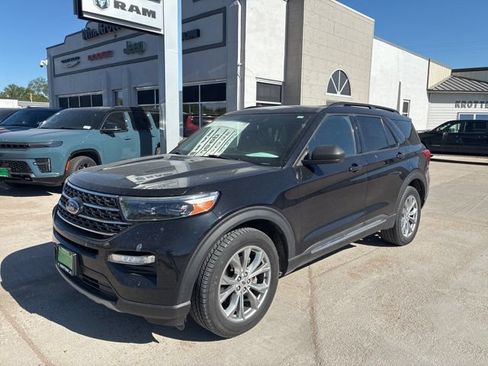 Used 2020 Ford Explorer XLT w/ Equipment Group 202A AWD/4WD image 2