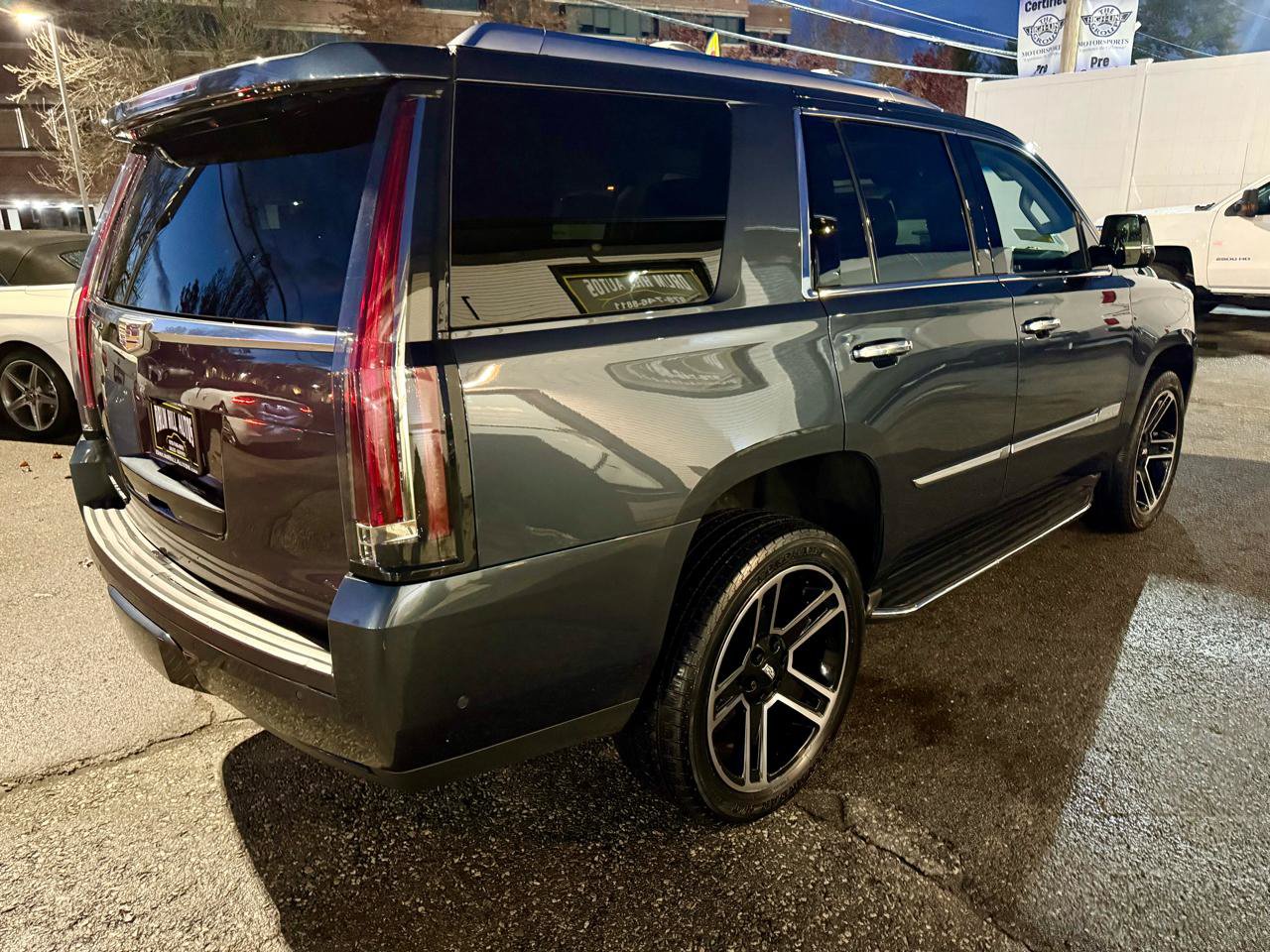 Used 2020 Cadillac Escalade Luxury AWD/4WD image 5