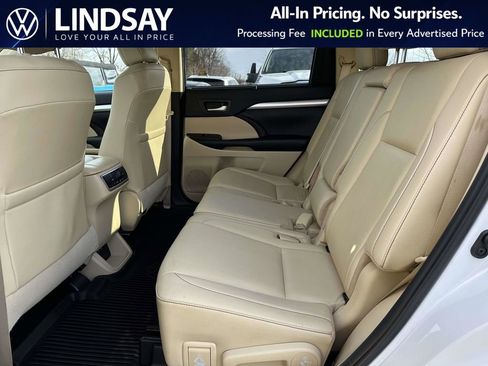 Used 2019 Toyota Highlander XLE image 14