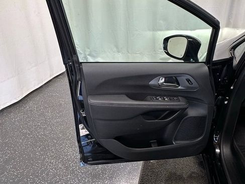 New 2025 Chrysler Pacifica Select w/ Fav Edition Package image 11