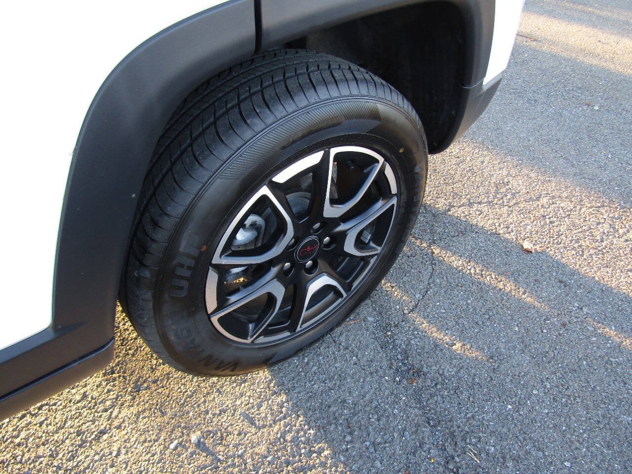 Used 2025 Jeep Compass Trailhawk AWD/4WD image 28
