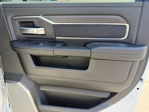 New 2026 RAM 2500 Laramie AWD/4WD image 17