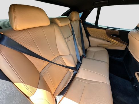 Used 2023 Lexus LS 500 RWD image 13