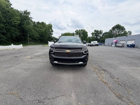Used 2022 Chevrolet Suburban LT AWD/4WD image 4