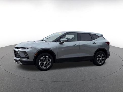Used 2025 Chevrolet Blazer LT FWD image 8