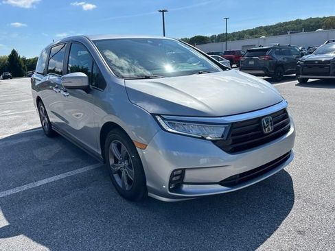 Used 2024 Honda Odyssey EX image 3