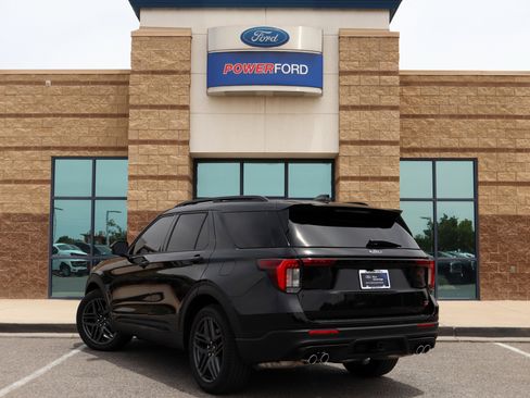 Certified 2025 Ford Explorer ST w/ Sun And Sound Package AWD/4WD image 8