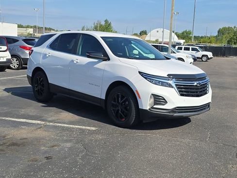 Used 2022 Chevrolet Equinox LT FWD image 2