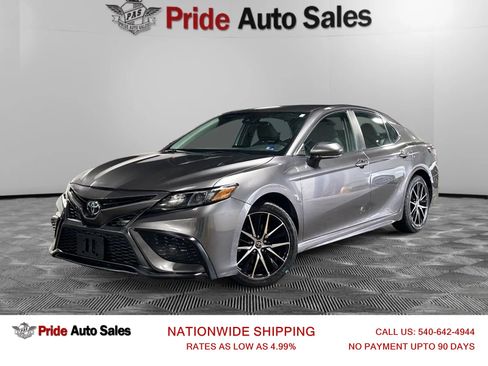 Used 2022 Toyota Camry SE FWD image 1