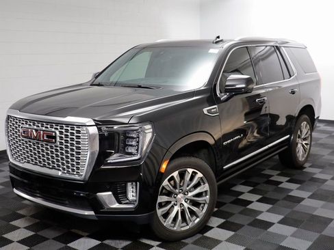 Used 2021 GMC Yukon Denali w/ Denali Premium Package image 2