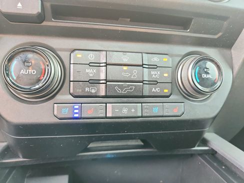 Used 2017 Ford F150 Raptor w/ Equipment Group 802A Luxury AWD/4WD image 22