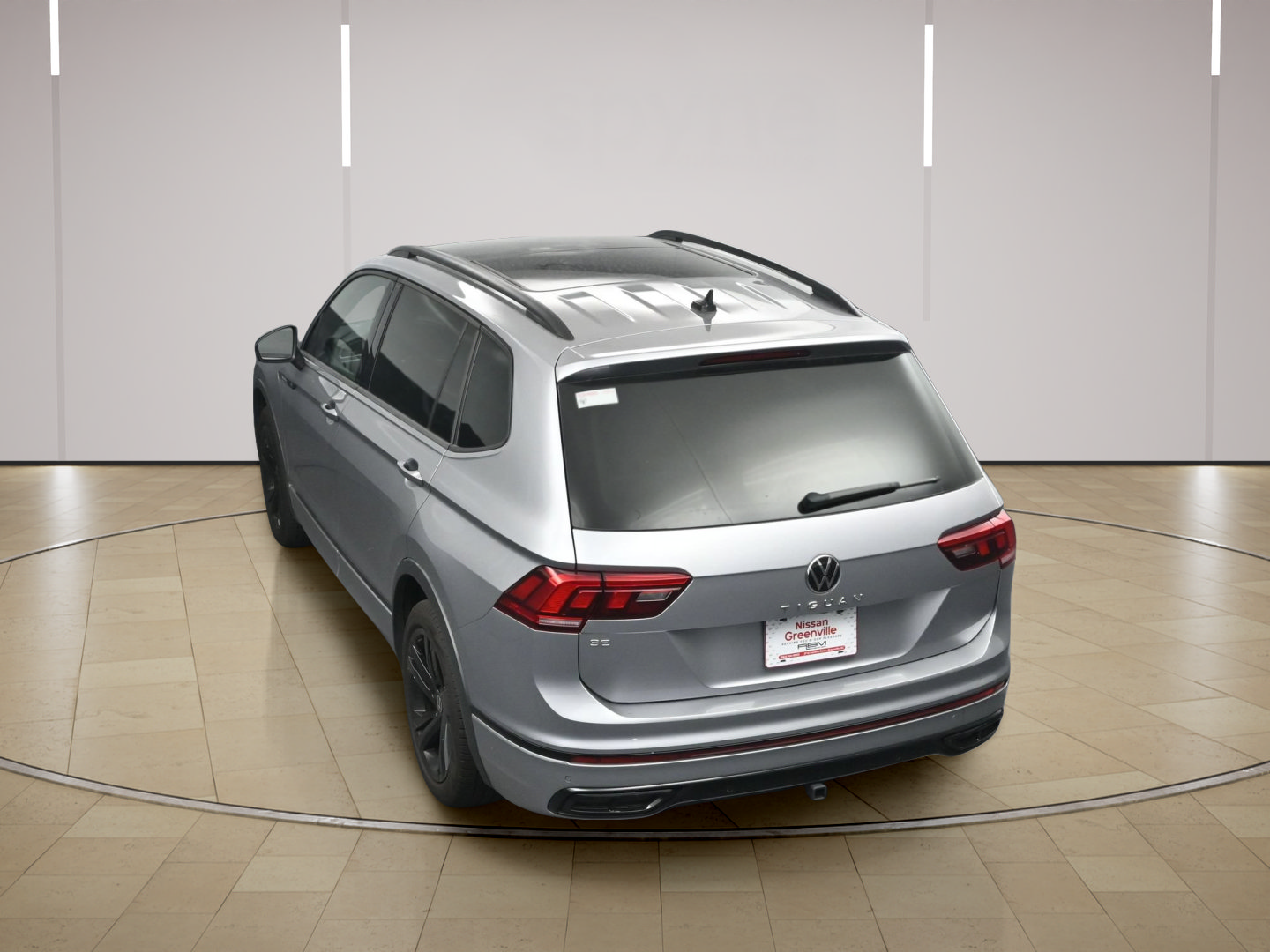 Used 2024 Volkswagen Tiguan SE R-Line FWD image 36