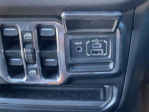 Used 2024 Jeep Gladiator Sport image 18